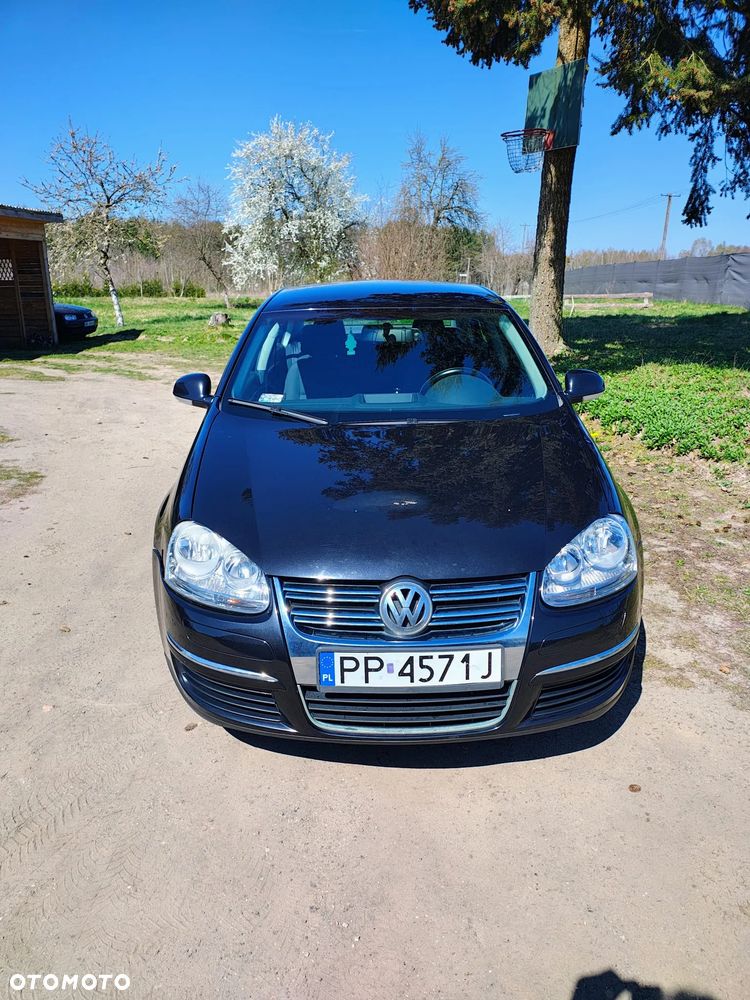 Volkswagen Jetta 1.6 Trendline - 2