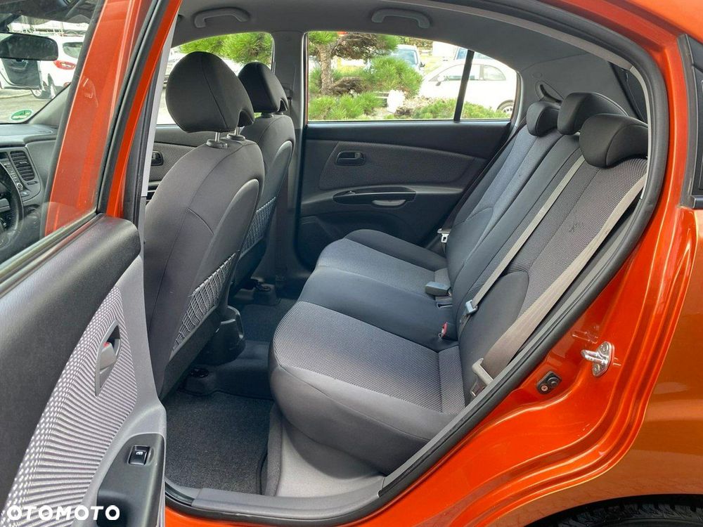 Kia Rio - 6