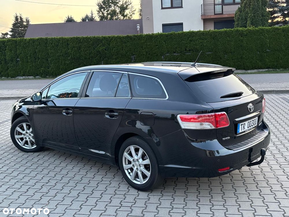 Toyota Avensis 2.2 D-4D X - 18