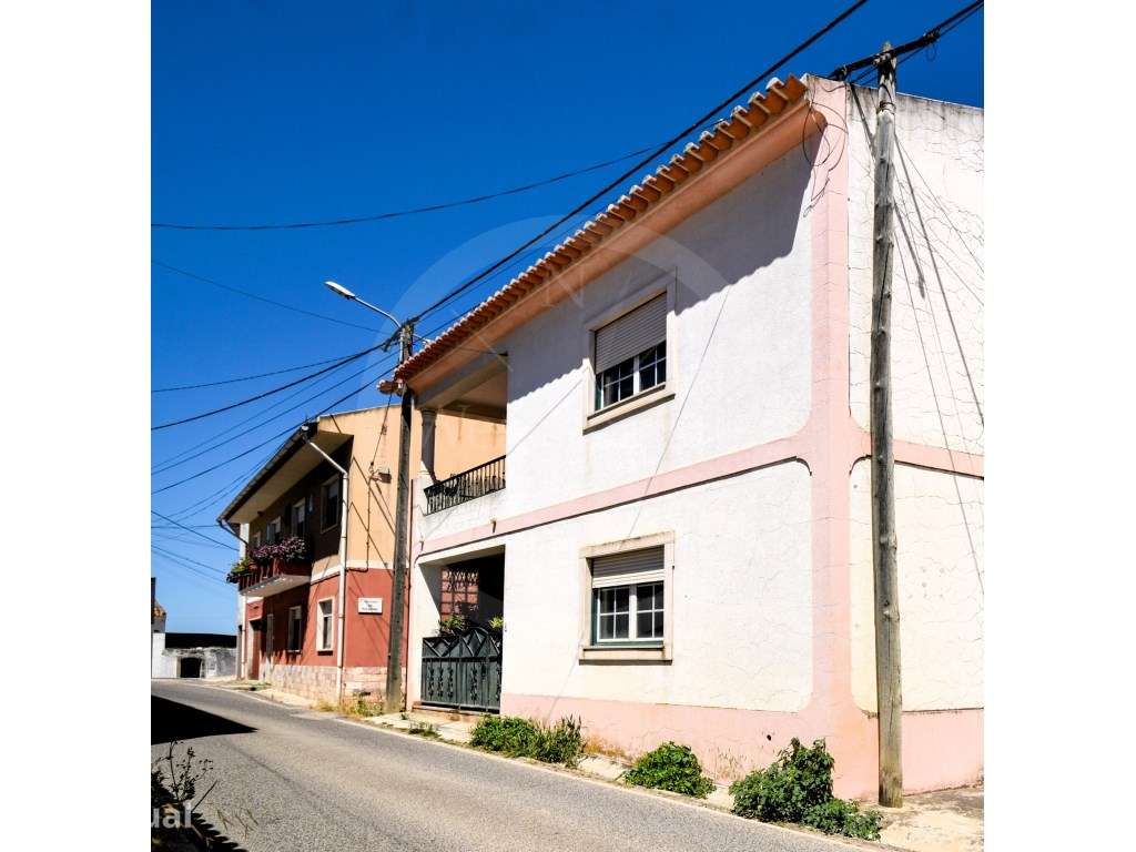 Moradia T3 com quase 200m2 de área bruta de construção, no Toxofal,... - Grande imagem: 2/33
