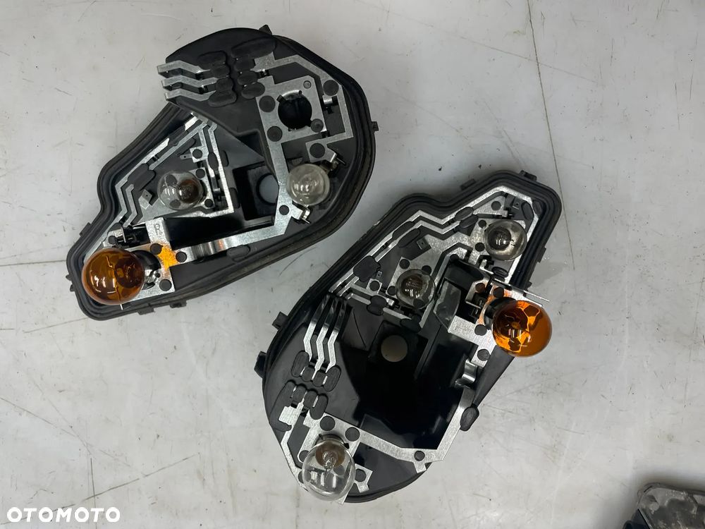 WKŁAD LAMPY LEWY PRAWY TYŁ SEAT IBIZA IV 3D 89392910 89392909 - 1