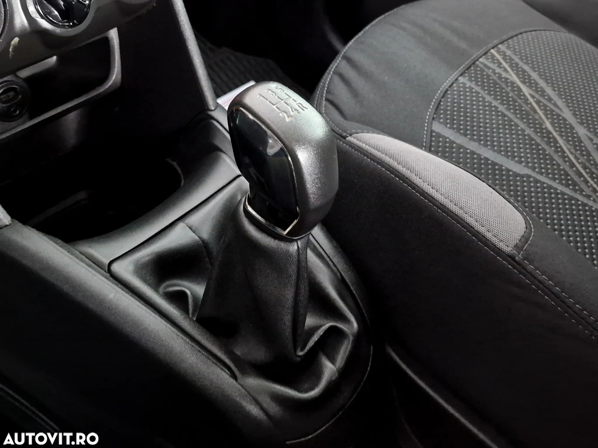 Peugeot 208 1.2 L PureTech Active - 22
