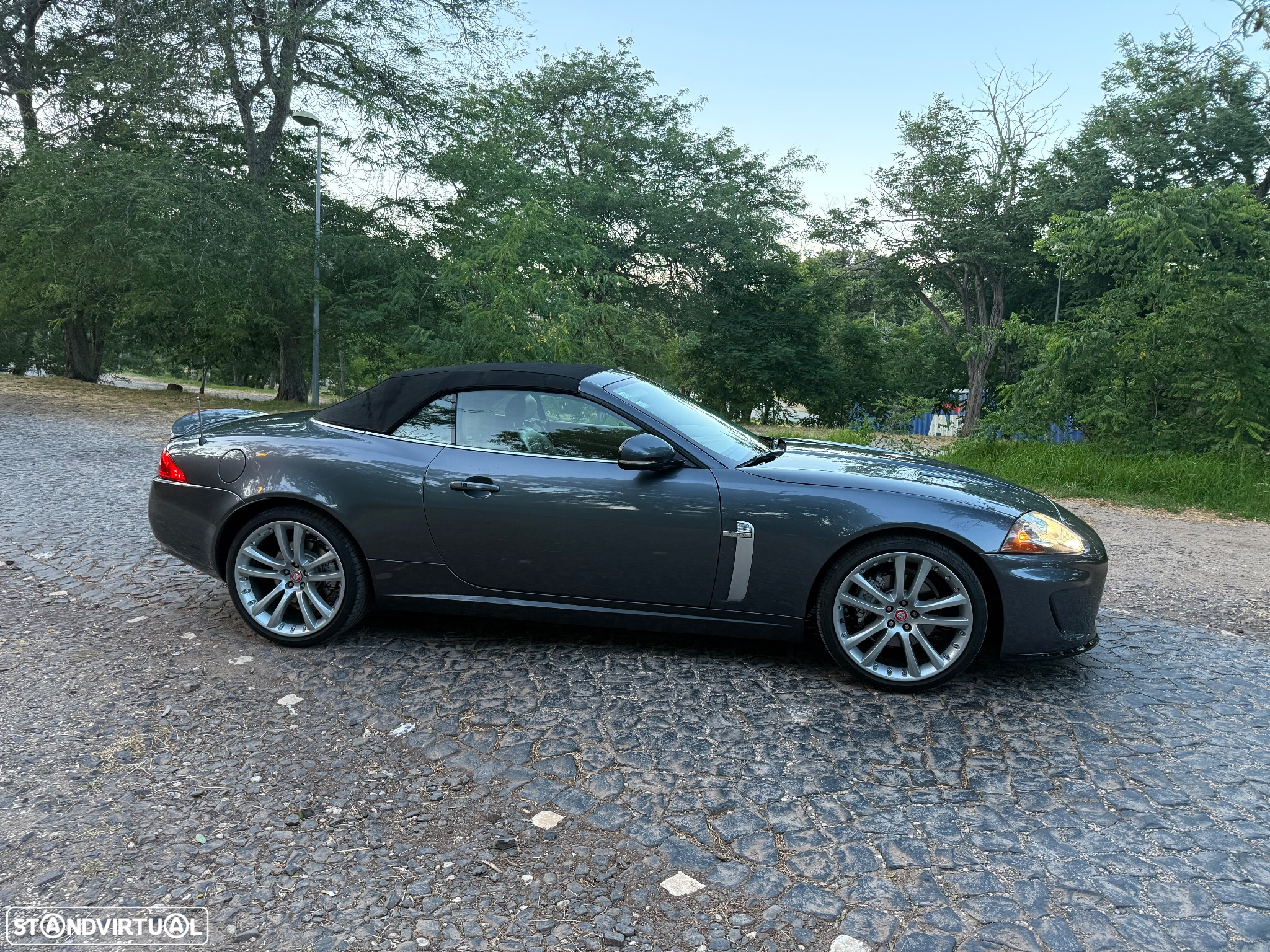 Jaguar XK 4.2 V8 Convertible - 7