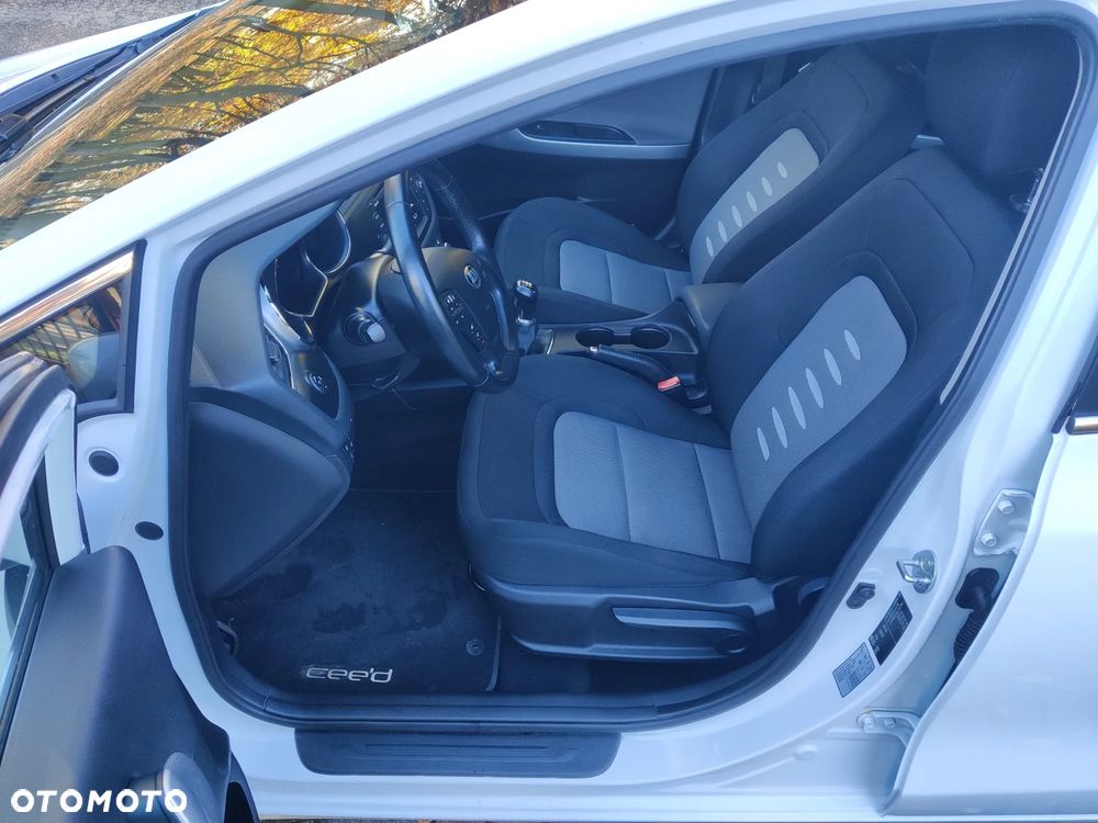 Kia Ceed - 15