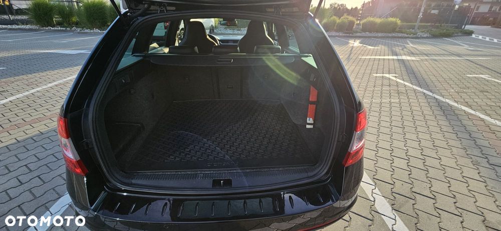 Skoda Octavia 2.0 TDI DSG RS - 17