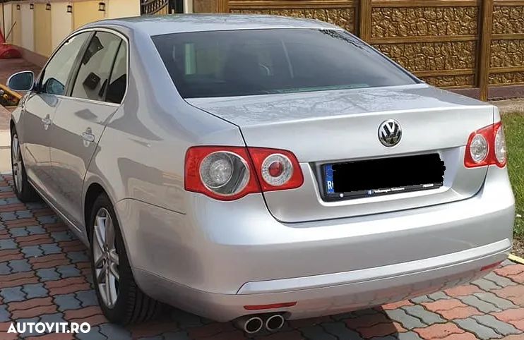 Volkswagen Jetta 2.0 TDI DPF Sportline - 4