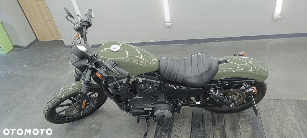 Harley-Davidson Sportster Iron 883 - 2