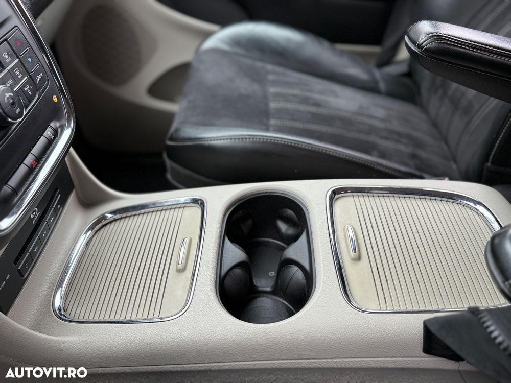 Lancia Voyager 2.8 Multijet 16v S - 12