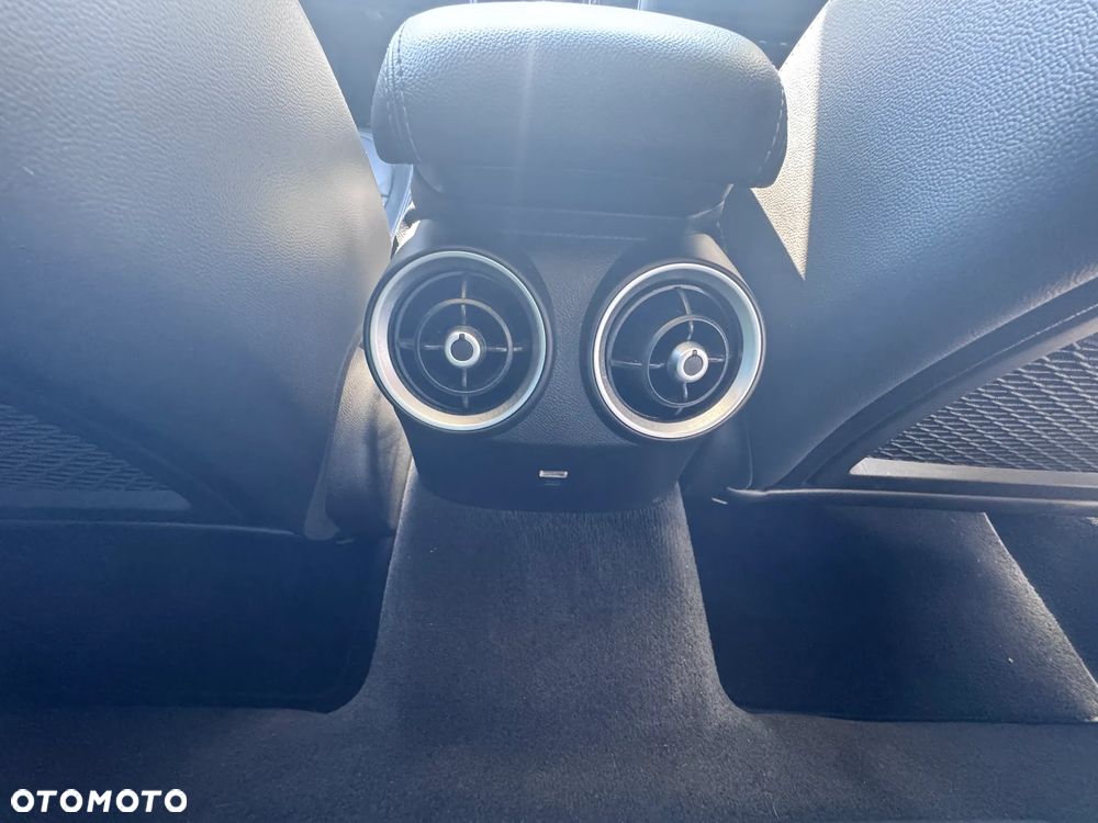 Alfa Romeo Giulia - 16
