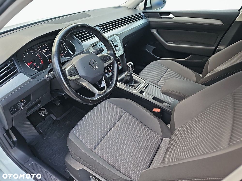 Volkswagen Passat - 10