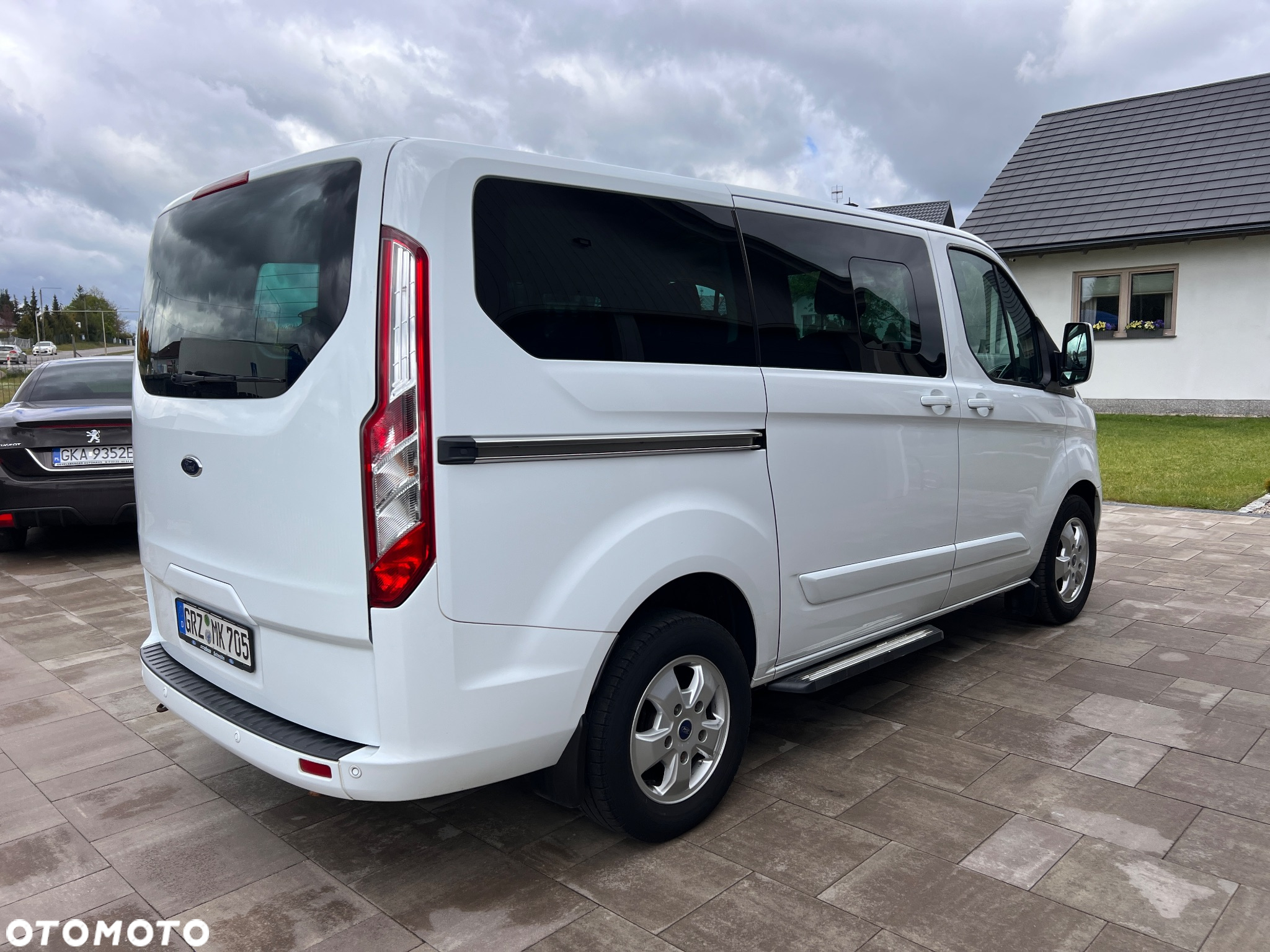 Ford Tourneo Custom 2.0 EcoBlue L1 Titanium - 34