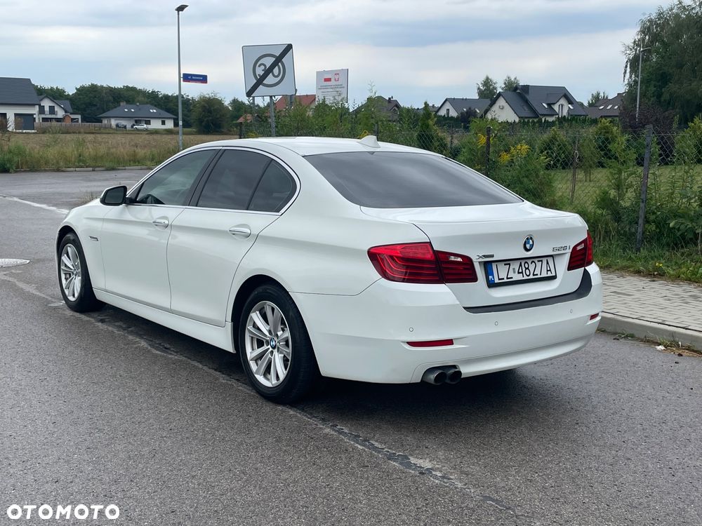 BMW Seria 5 528i xDrive Luxury Line - 38