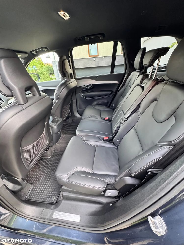 Volvo XC 90 - 9
