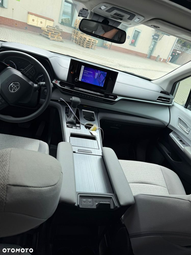 Toyota Sienna - 13