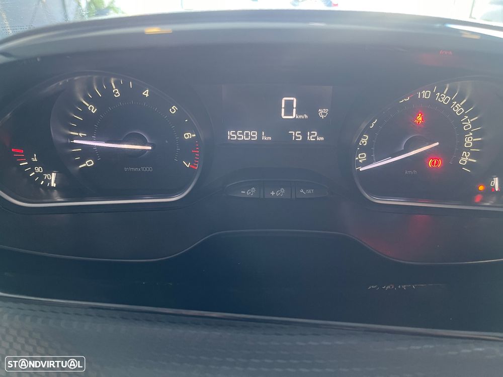 Peugeot 208 1.2 PureTech Signature - 26