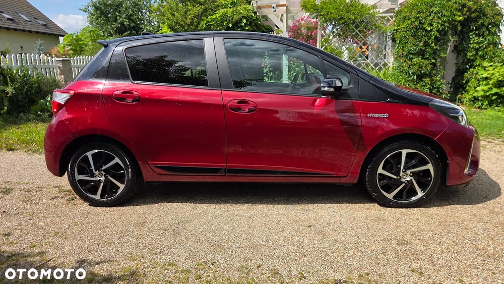 Toyota Yaris Hybrid 100 Selection - 18
