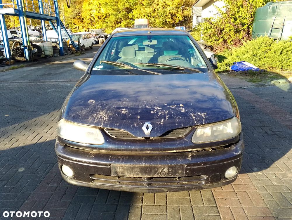 Renault Laguna I FL (98-01.) 1.9DTI 96KM. Silnik F9Q 716 Skrzynia JC5 085 lakier NV472 / 472 - DUSK BLUE.Cały na części. GWARANCJA !!!  Przód Tył Zestaw Komplet Drzwi Klapa Zderzak Błotnik Maska Grill Atrapa Szyba Pas Lampa Lusterko Boczki Fotel Kanapa Kokpit Deska Rozdzielcza Przełącznik Włącznik Sterownik Przewody Wiązka Instalacja Moduł Komputer Czujnik Listwa Pompa Alternator Wtryski Głowica Rozrusznik Kompresor Sprzęgło Dwumas Silnik Skrzynia ABS Klimatyzacji Paliwa Wspomagania Kolektor Turbina Przepustnica Zawór Chłodnica Koło Hak Belka Sanki Zawieszenie Mcpherson Półoś Amortyzator Wydech Tłumik Zacisk Most - 2