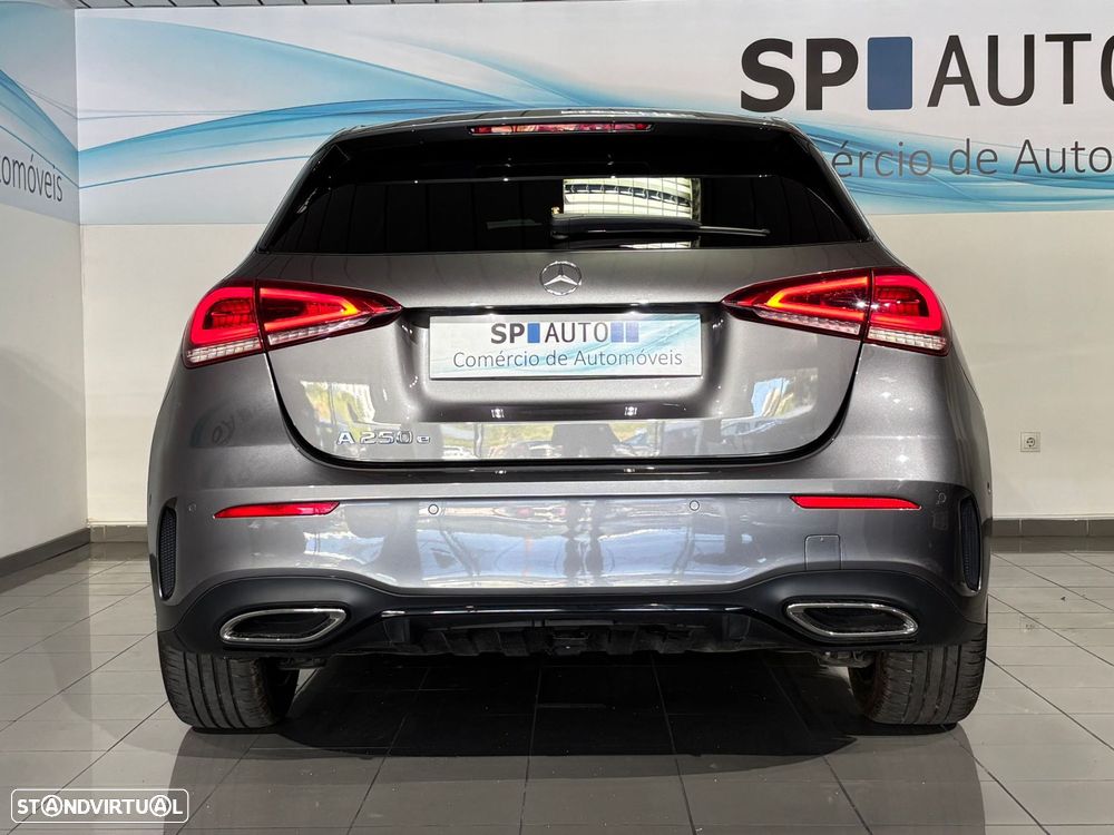 Mercedes-Benz A 250 e 8G-DCT AMG Line - 6