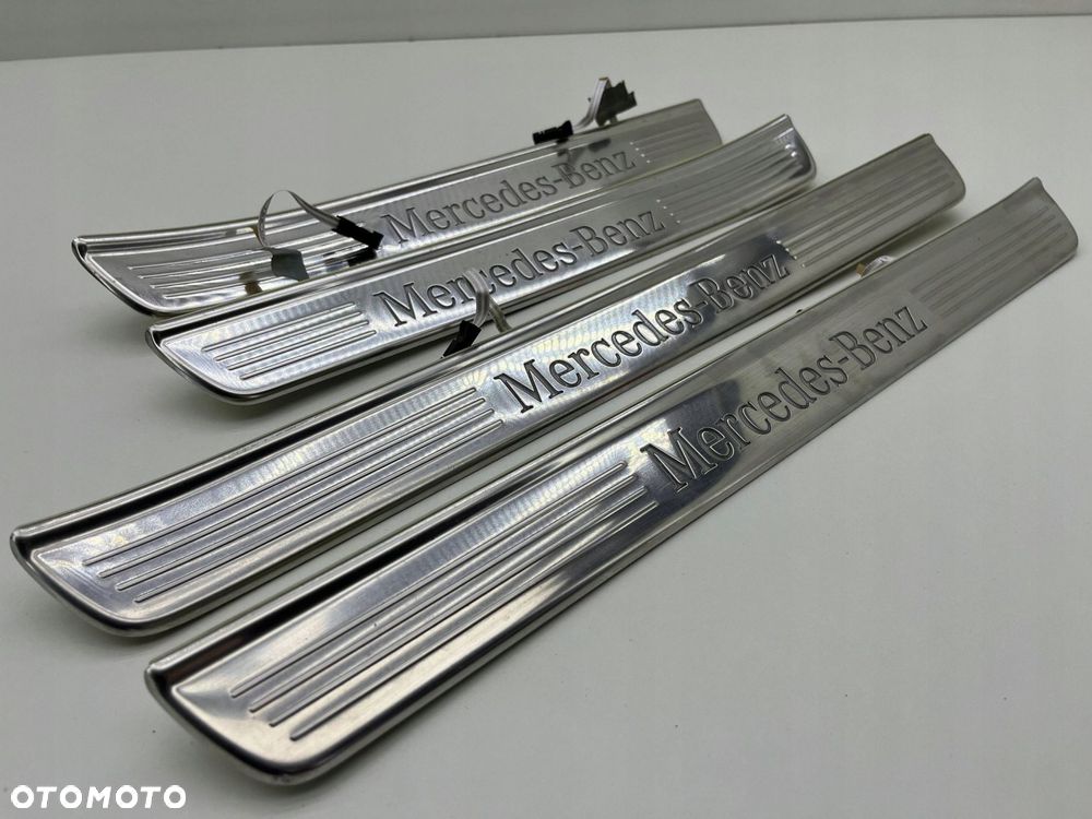 MERCEDES W222 LISTWY PROGOWE PODŚWIETLANE LED KOMPLET A2226803735 - 1