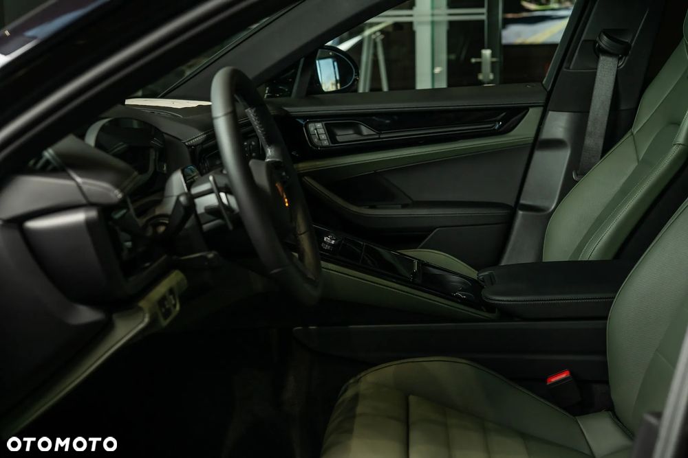 Porsche Panamera 4 - 25