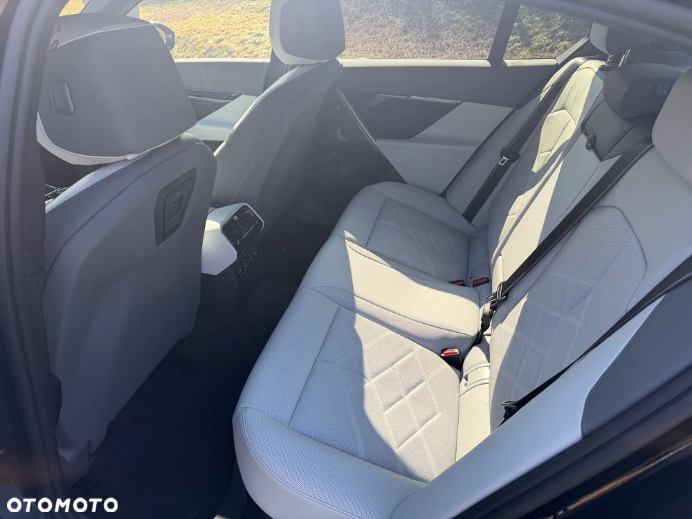 BMW Seria 5 540d xDrive mHEV M Sport - 15