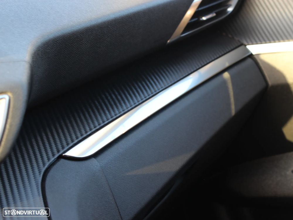 Peugeot 3008 PureTech 130 Stop & Start GPF EAT8 Allure - 26
