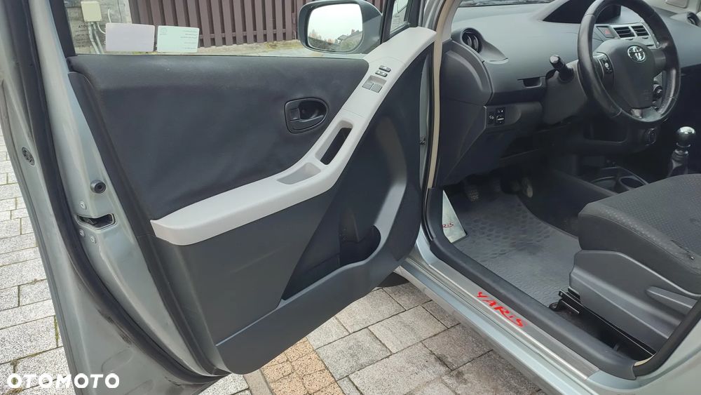 Toyota Yaris - 10