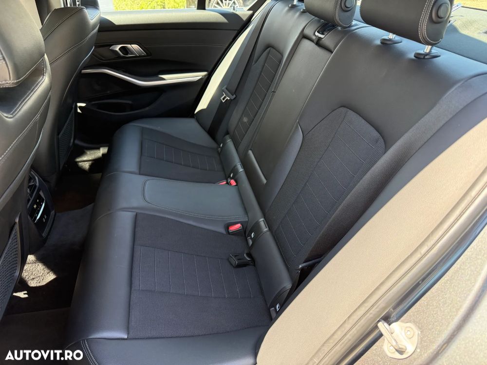 BMW Seria 3 330e Aut. Sport Line - 6