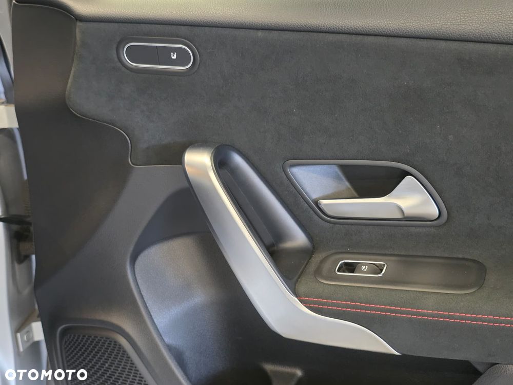 Mercedes-Benz Klasa A 220 4-Matic AMG Line 7G-DCT - 28