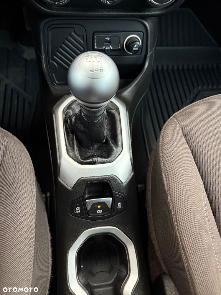 Jeep Renegade 1.4 MultiAir Night Eagle - 33