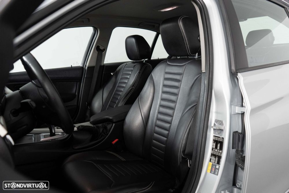 BMW 330 e iPerformance Line Luxury - 10