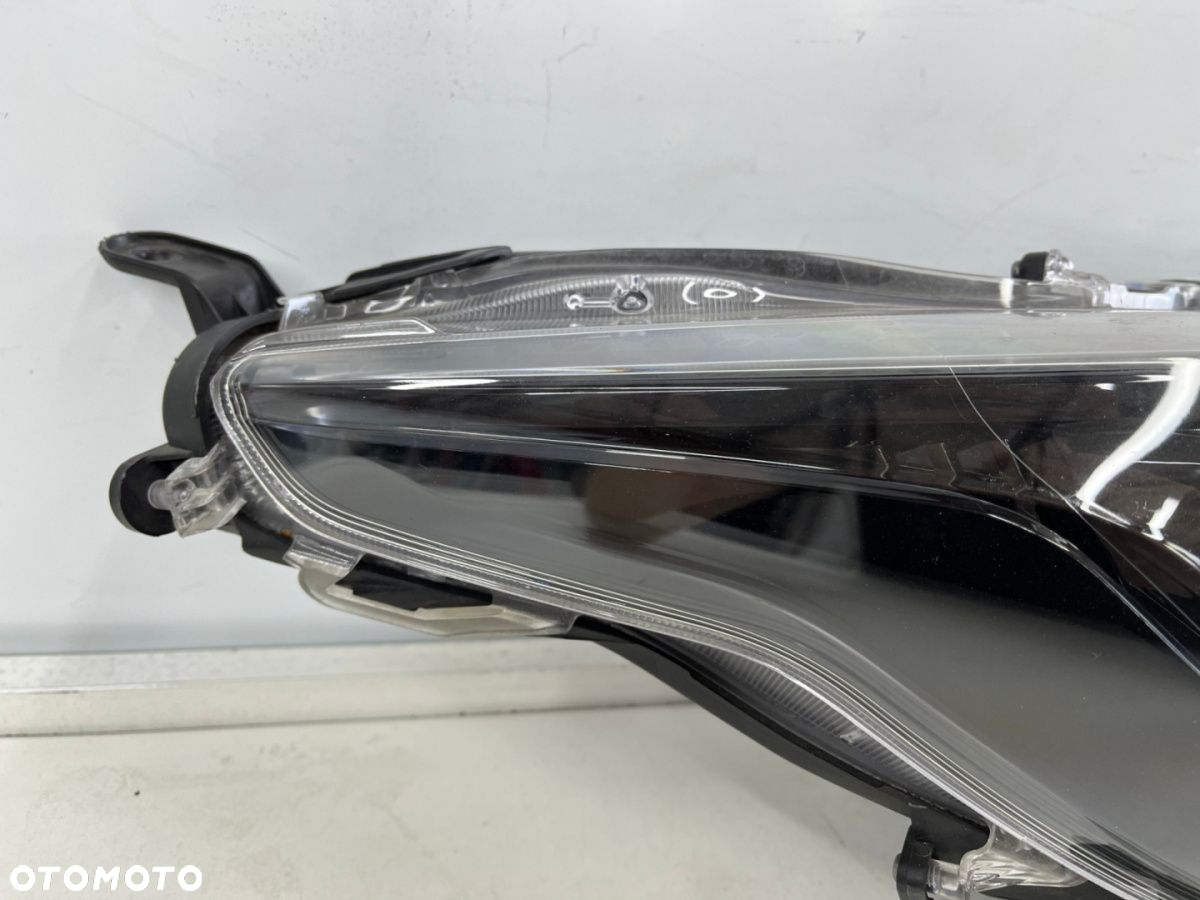 Lampa reflektor Toyota Yaris IV 4 19r.-> prawa przednia oryginał - 4