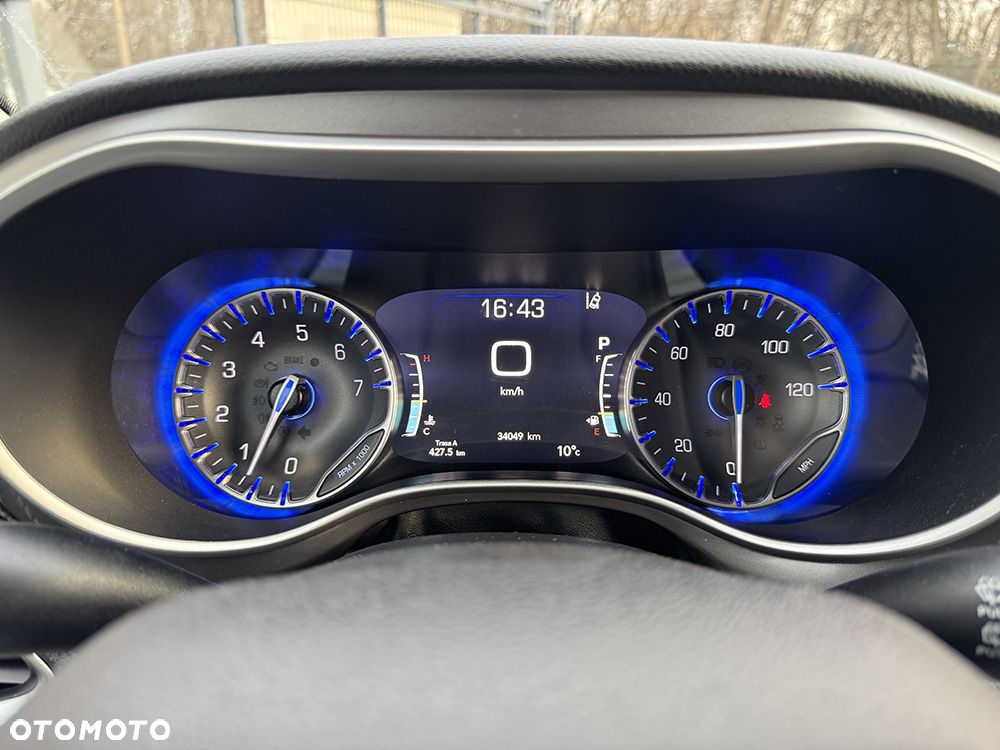 Chrysler Pacifica - 28