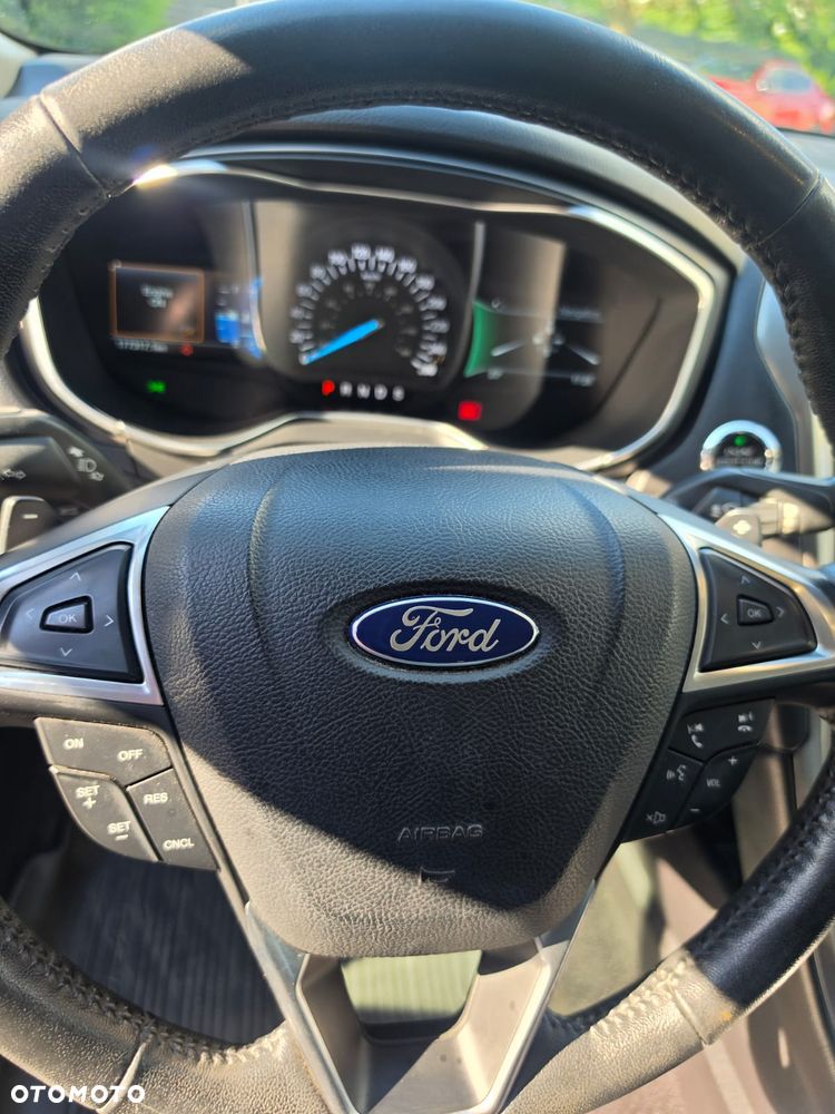 Ford Fusion - 15