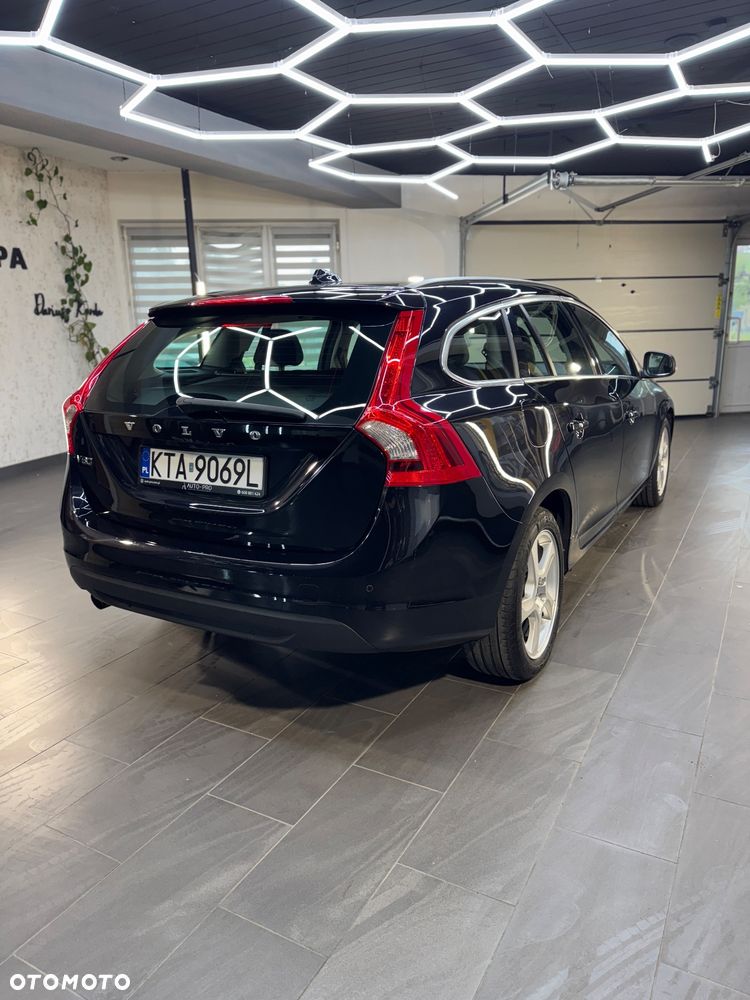 Volvo V60 D4 Momentum - 11