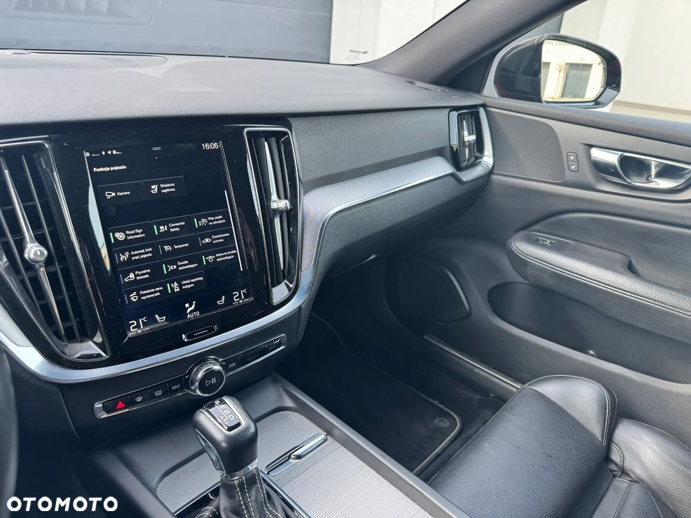 Volvo V60 T5 R-Design - 9