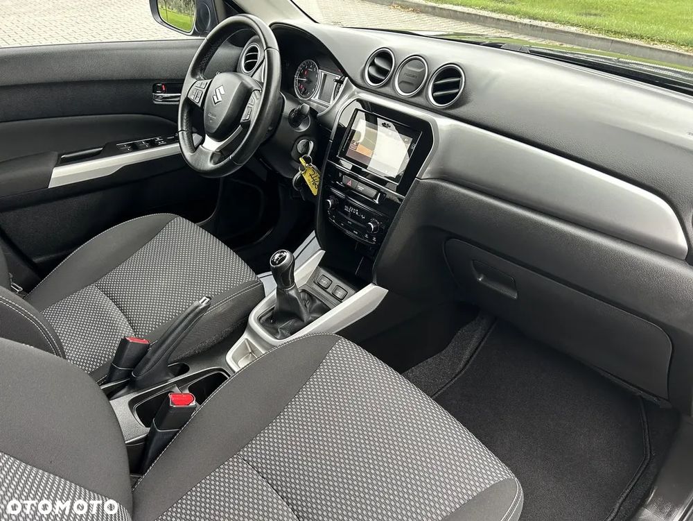 Suzuki Vitara 1.6 Premium 2WD - 24