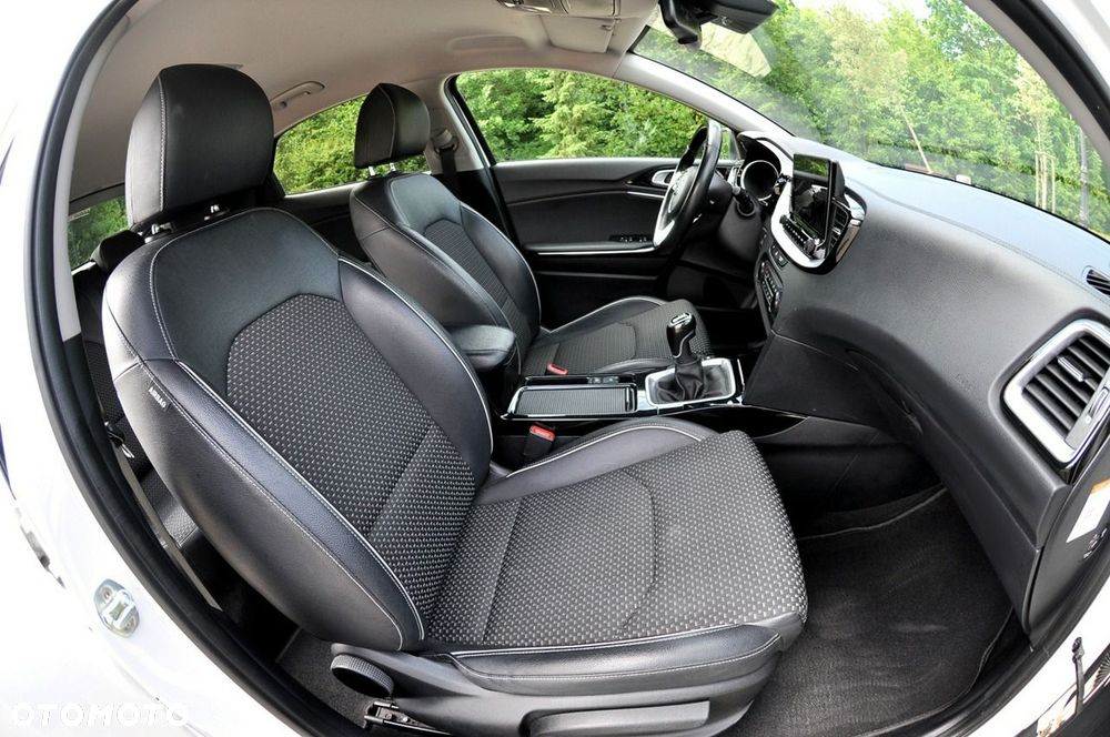 Kia XCeed 1.6 CRDi mHEV L - 7