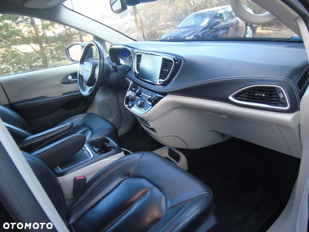 Chrysler Pacifica - 25
