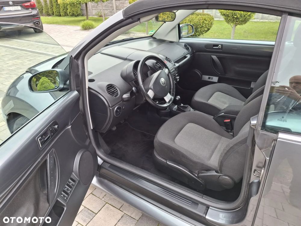 Volkswagen New Beetle - 24