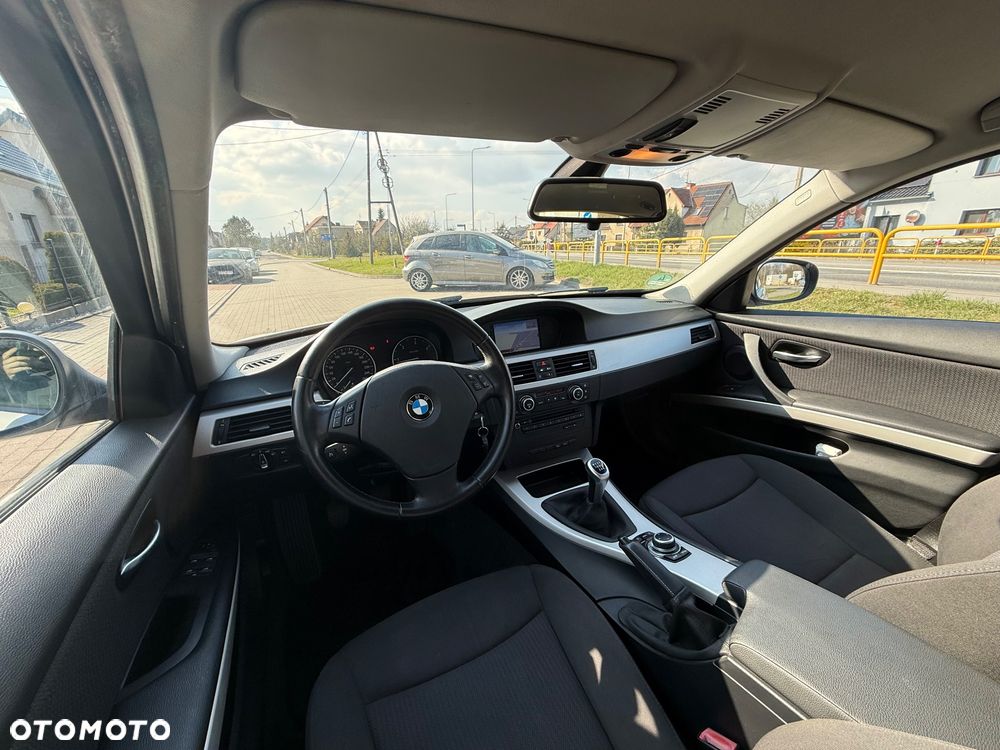 BMW Seria 3 320d xDrive DPF - 25