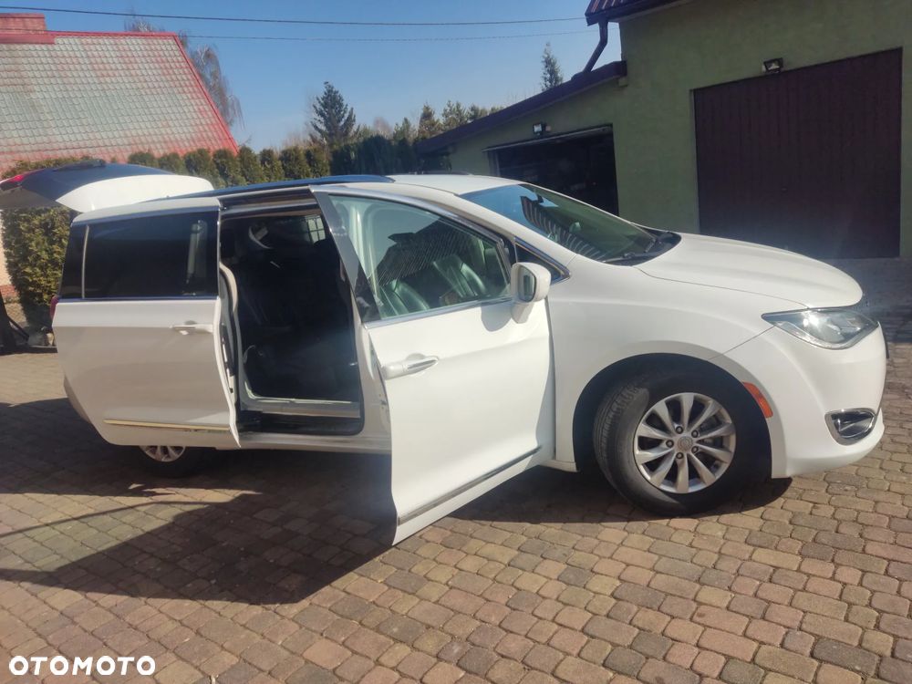 Chrysler Pacifica - 22