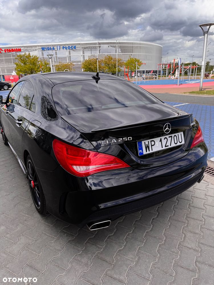 Mercedes-Benz CLA 250 4Matic 7G-DCT AMG Line - 14