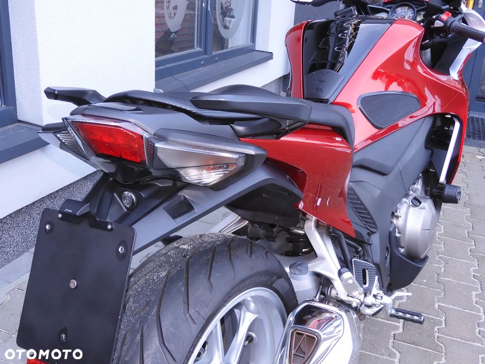 Honda VFR - 13