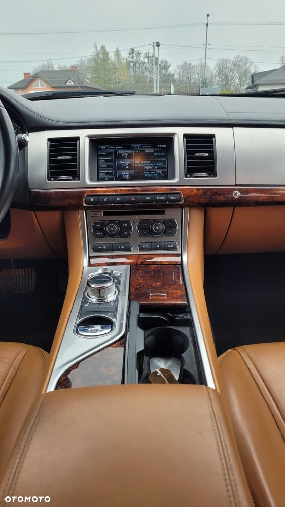 Jaguar XF 2.2 D Premium Luxury - 13