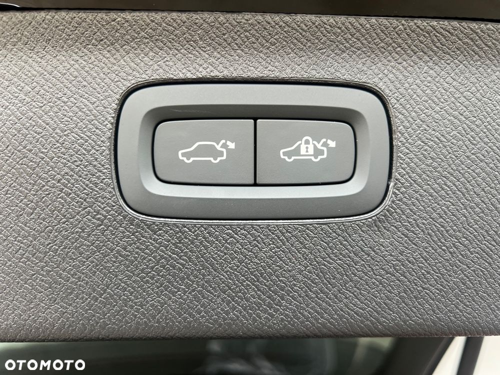 Volvo XC 90 T8 AWD Plug-In Hybrid Ultra Bright 7os - 29