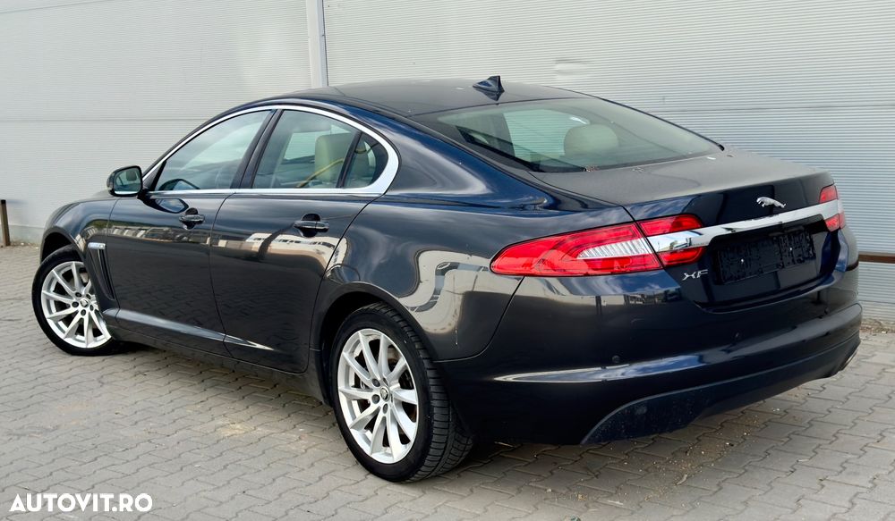 Jaguar XF 2.2 - 6