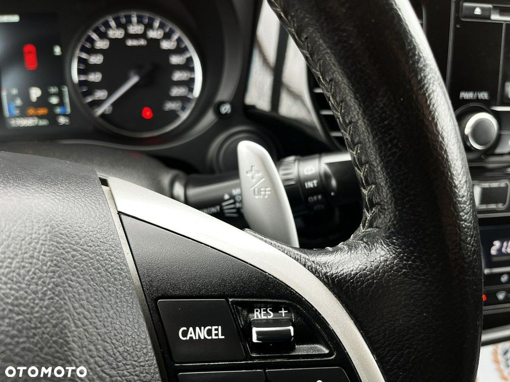 Mitsubishi Outlander 2.0 Instyle + 4WD CVT - 21