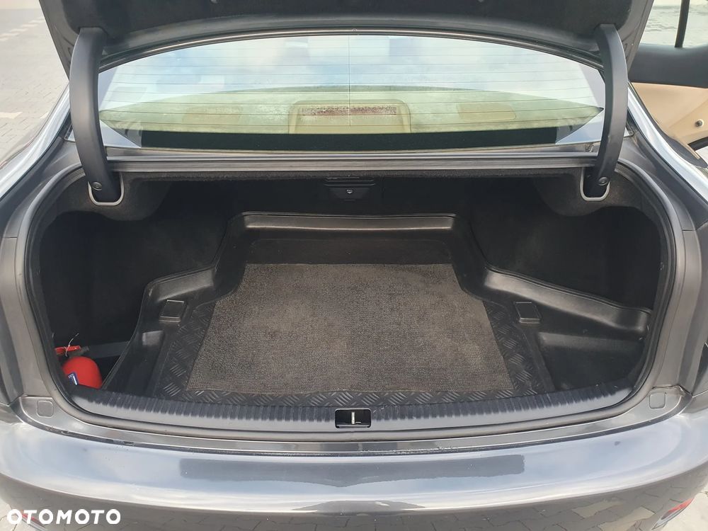 Lexus IS 220 D Prestige - 12