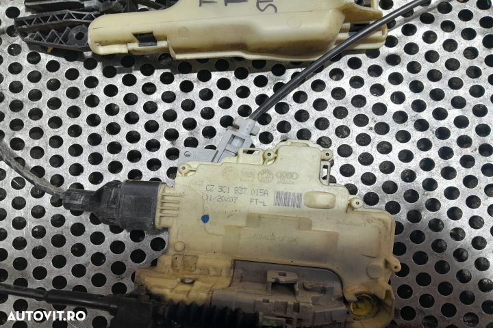 Broasca usa fata stanga 3C1837015A 3C1837015A Volkswagen VW Tiguan 1 - 2